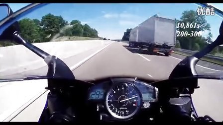 【《“雅马哈R1”摩托车时速300公里在高速公路极速狂飙》——惊险！】
