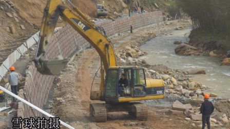 05410101590A5EE1ADC95B69B57C9063