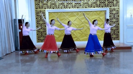 舞姿优雅大方的藏族舞蹈《心中红》大姐们跳的真美!