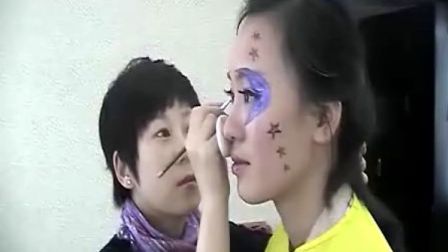 学化妆视频：创意彩妆造型