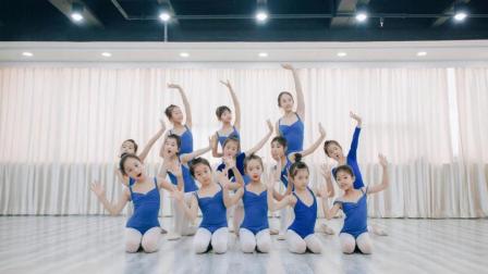 点击观看《单色舞蹈：少儿中国舞基本功展示》