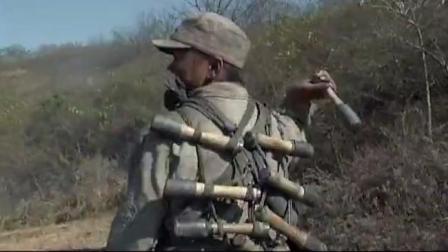 顺溜背着手榴弹拿着狙击枪，一个人阻击伪军，一枪打爆手榴弹太帅