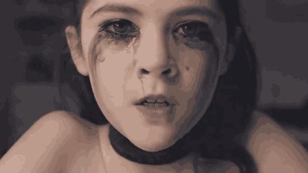 豆瓣9.1分恐怖电影《孤儿怨》! 九岁诡秘少女的杀人史, 比《死亡笔记》恐怖一万倍!