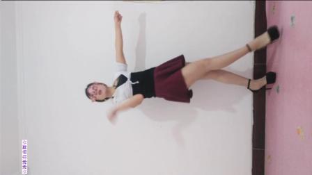 点击观看《冰冰自由舞 女性跳舞随便怎么跳都很美！》