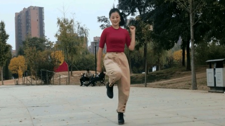 点击观看《初学32步鬼步舞 姑娘我等你 很适合最开始学鬼步舞的人群练习的舞蹈视频 青青世界广场舞》