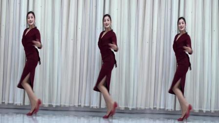 点击观看《青青世界广场舞 爱情万万岁 零基础入门32步韵律舞视频》
