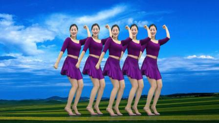 点击观看《青青世界广场舞 佤族姑娘爱跳舞 年轻辣妈鬼步广场舞》