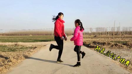 点击观看《阿采广场舞 阿尔山的姑娘 16步双人对跳健身舞视频分解教程》