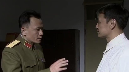 李云龙放假回家, 看见儿子不听话直接提着打屁股
