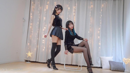 点击观看《性感韩舞《短裙》两个小姐姐加上一把椅子的舞蹈视频》