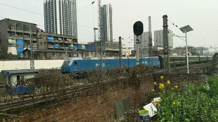 （成都站）HXD1型电力机车6085牵引25G驶出成都北站