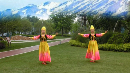 点击观看《中国民族舞视频 孪生姐妹广场舞站着等你三千年新疆舞》