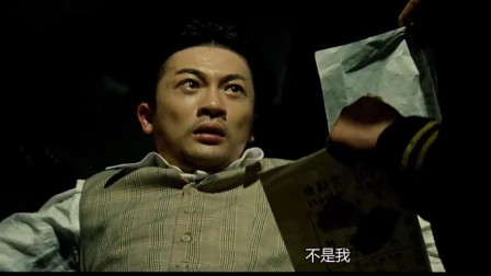 小伙被怀疑是内鬼，特务处长下令扒了他裤子，让他坐在钢钉上