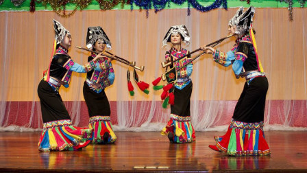 云南山歌舞蹈是男是女我都要，带你感受不一样的民族风情