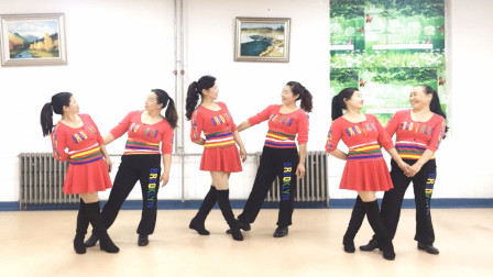 点击观看《北京开心舞蹈队《柔柔的眼波柔柔的你》现代舞》