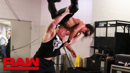 WWE RAW 2019短视频 【RAW 07/29】大布猛发F5，用人肉砸担架