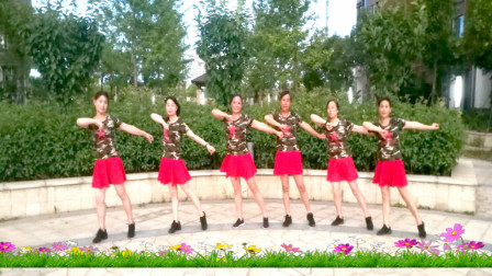 点击观看《中老年水兵舞视频《十送红军》建群村舞蹈团队》