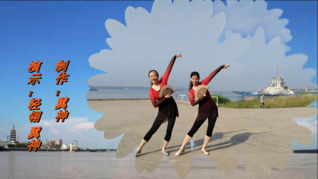 点击观看《安庆轻翎扇子舞视频《女儿情》中老年人健身正好》