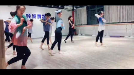 点击观看《古典舞蹈视频《滋兰》简单轻松练习室版本》