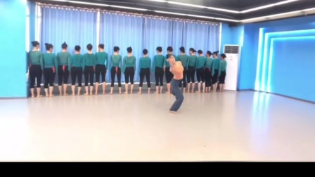 点击观看《练习版古典舞《茉莉花》 仙气十足舞蹈视频》