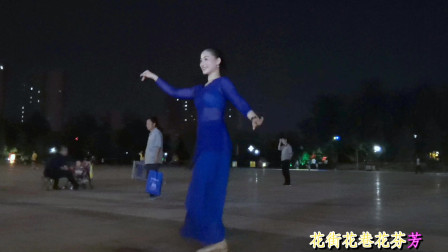 点击观看《青青世界广场舞 透明薄蓝纱裙学跳《花城姑娘》》