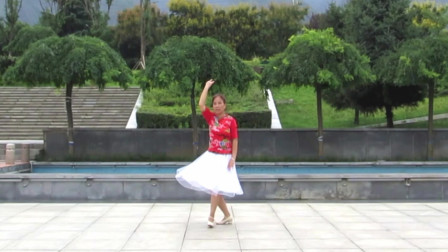 红上衣配白裙才是跳舞的最佳组合！ 怎么跳都好看《情海》形体舞