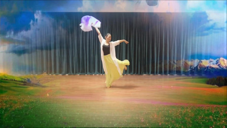 点击观看《无基础扇子舞视频女儿情 西游记经典歌曲适合中年妇女》