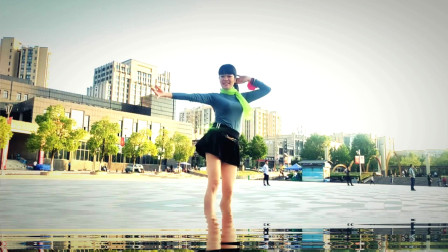 点击观看《短裙姐麦芽水里学跳广场舞视频夜上海》