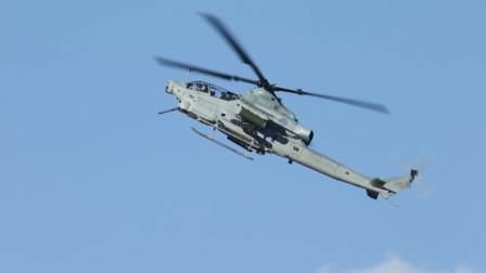 美海军陆战队AH-1Z“蝰蛇”武装直升机对地攻击