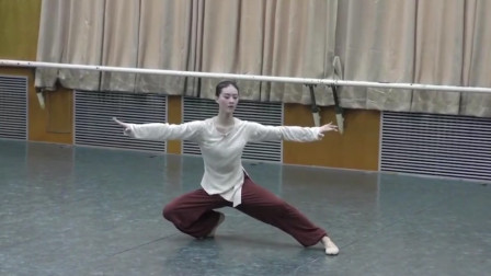 中国民族民间舞基本功训练，大家说像不像太极，这旋子真的不错！