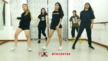 点击观看《外国零基础减肥健身舞教程HIP HOP DANCE 很动感》