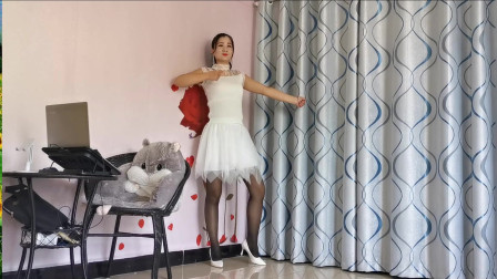 点击观看神农舞娘广场舞视频大全《活着》 抒情的舞步唯美动人视频