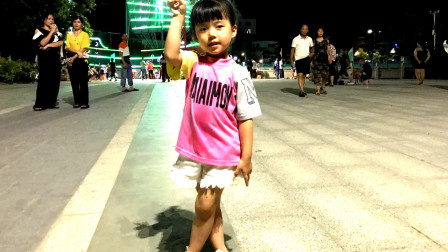 4岁小姑娘，学鬼步舞基础《奔跑》步，是模是样真可爱！