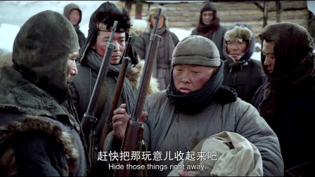 智取威虎山：夹皮沟百姓对土匪闻风丧胆，拿起粮食，却不敢举起枪