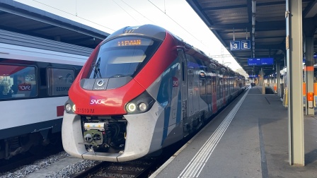 法国国家铁路Léman Express 莱蒙特快Z 31500动车组SL1线Evlan埃维昂莱班（依云小镇）方向列车瑞士Genève日内瓦车站出站发车