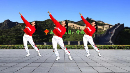 小慧广场舞《中国红》动感豪迈大气，充满了正能量