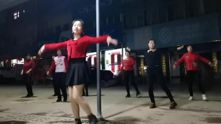 农村妇女们跳广场舞《最爱就是你》真心好看！