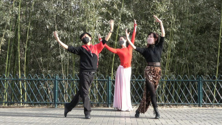 紫竹院广场舞《春天的故事》三位老师精彩演绎，舞出美丽风采
