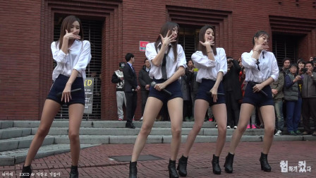 韩国美女组合最喜欢的路演，路人也是驻足观看，吸引人气
