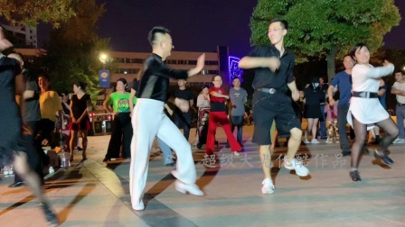 果果和义乌学员共舞广场舞《不过人间》，真帅！