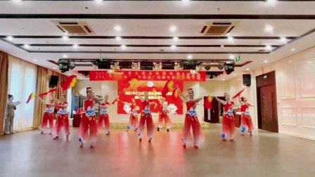 刘荣广场舞《双脚踏上幸福路》演出现场视频