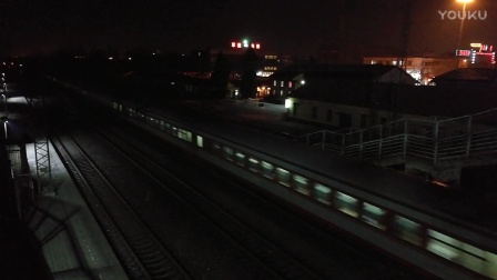 SS8牵引刷红25G列车K400通过良乡站