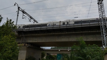 G2852次（昆明南站-西安北站）本务西安动车段西安北动车运用所CRH380B统型高速晚点5分钟通过遵义站（G2851-G2852，担当乘务企业：西安局西安段）