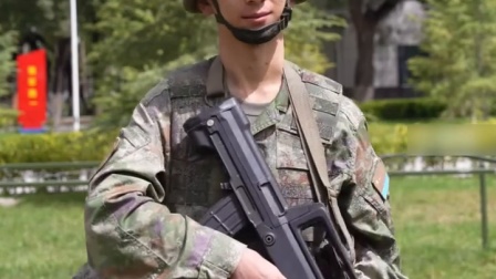 用《士兵突击 》片尾的方式，为高原战士拍下退伍前最后一组镜头