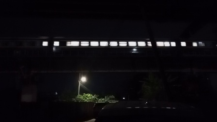 DF11G 0185和DF11G 0042牵引Z502次列车快速通过西江大桥-3