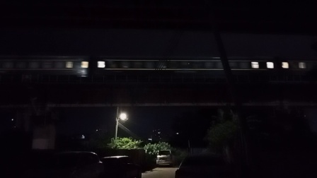 DF11G 0041和DF11G 0200牵引Z111次列车快速通过西江大桥-3