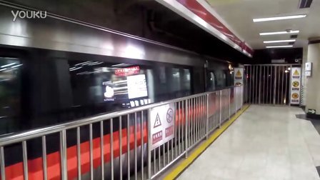 北京地铁1号线（新杵G466）进站