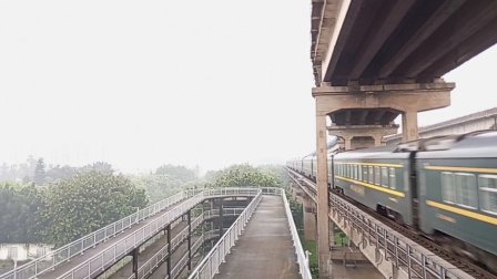DF11G 0189和DF11G 0148牵引Z385次列车快速通过西江大桥-3