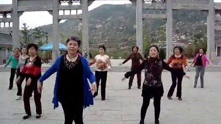 滕州市民广场舞蹈队在莲青山：广场舞：亲吻西藏