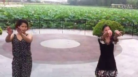 罗冲公园广场舞-雨中的旋律